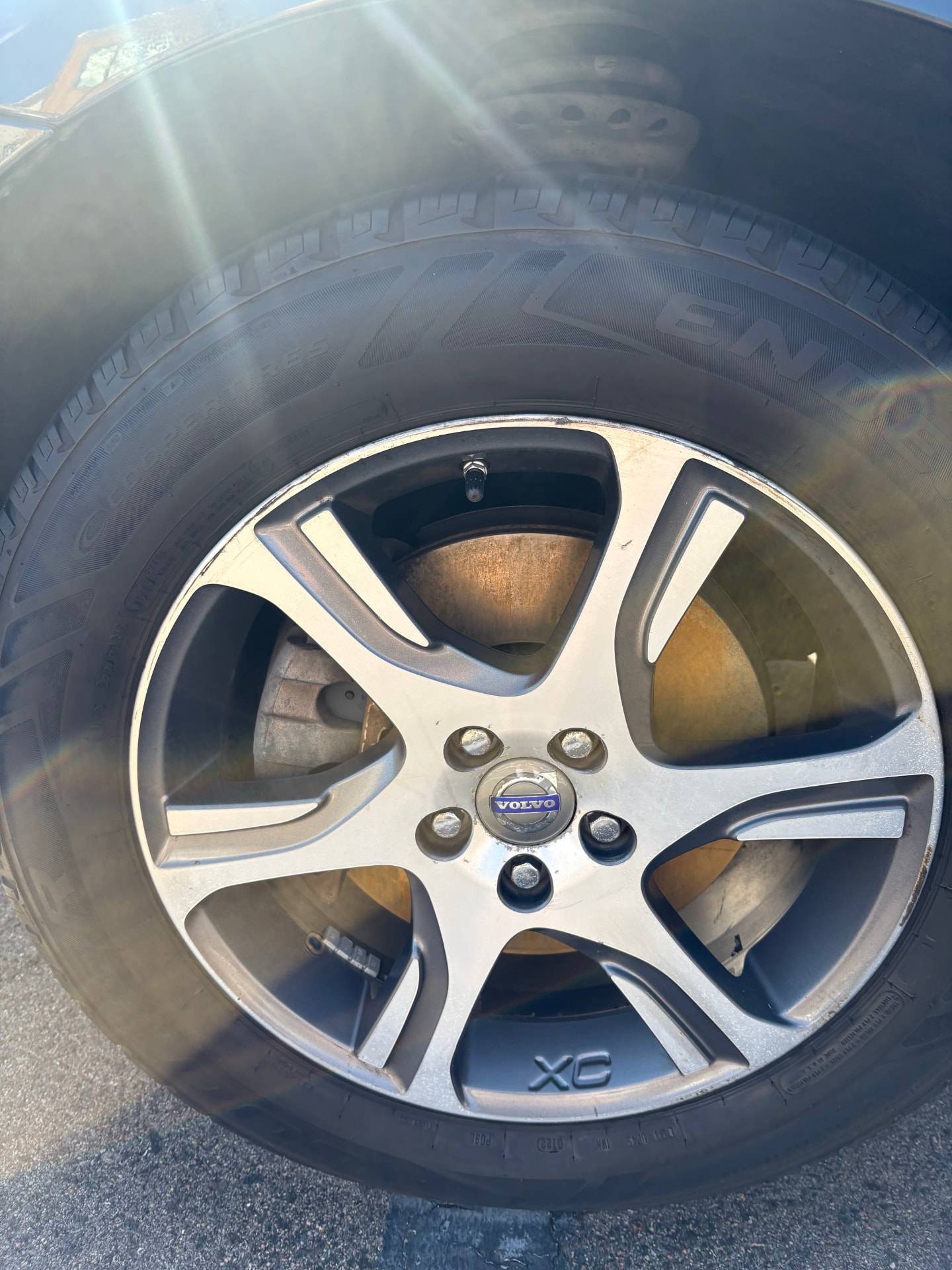 Volvo wheel after detailing
